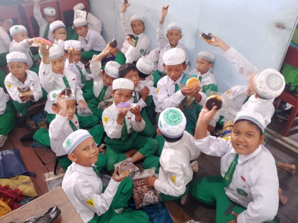 Siswa Kelas 3 A dan 3 B MIS Nor Rahman Gelar Praproyek Mata Pelajaran IPAS: Mengulas Makanan Kesukaan